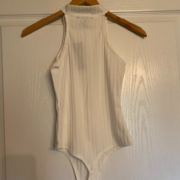 4/25 $   Zip Up Bodysuit - Picture 5 of 5